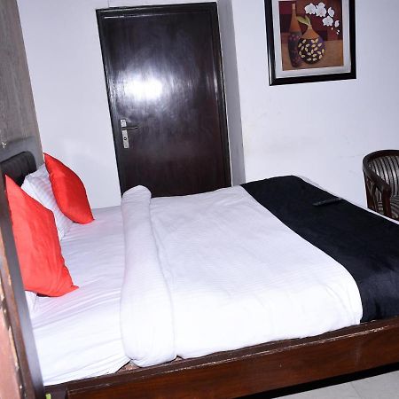 Hotel Flora Inn Gurgaon Buitenkant foto