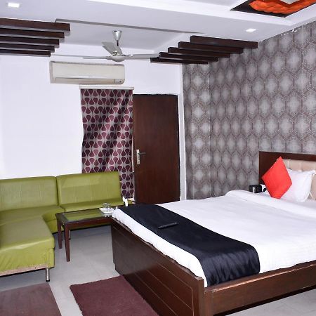Hotel Flora Inn Gurgaon Buitenkant foto