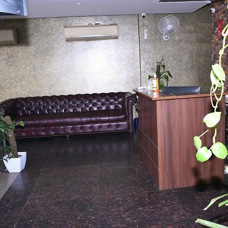 Hotel Flora Inn Gurgaon Buitenkant foto