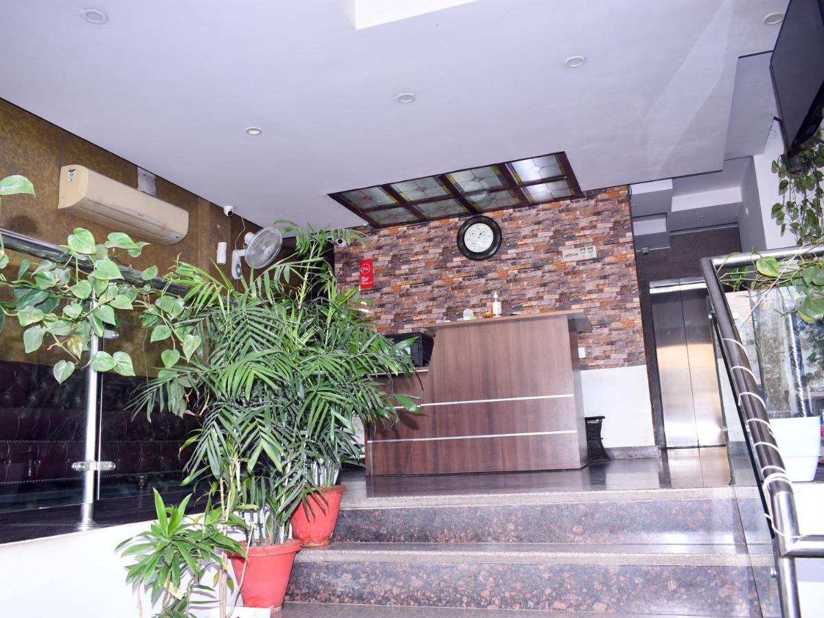 Hotel Flora Inn Gurgaon Buitenkant foto