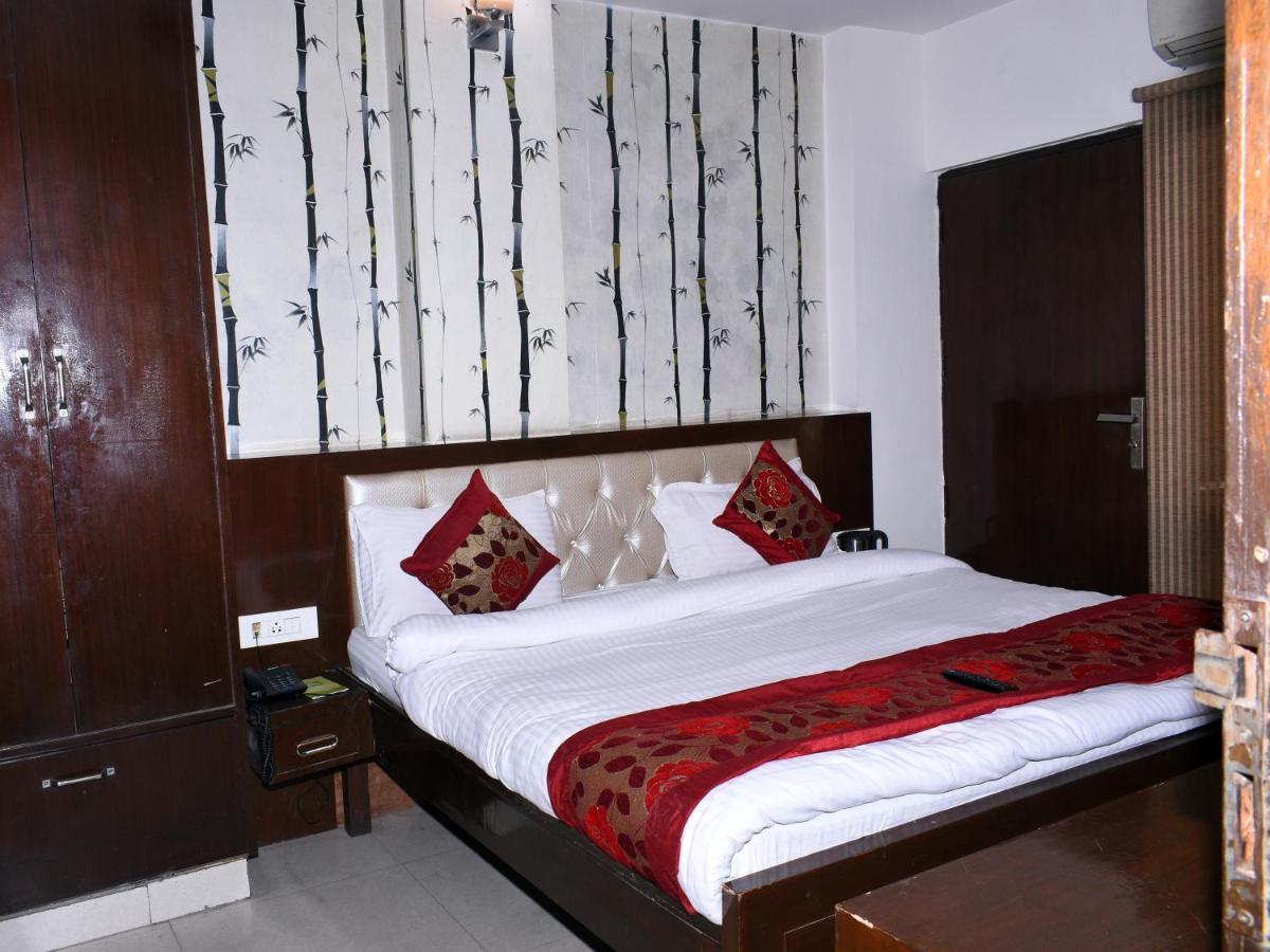 Hotel Flora Inn Gurgaon Buitenkant foto