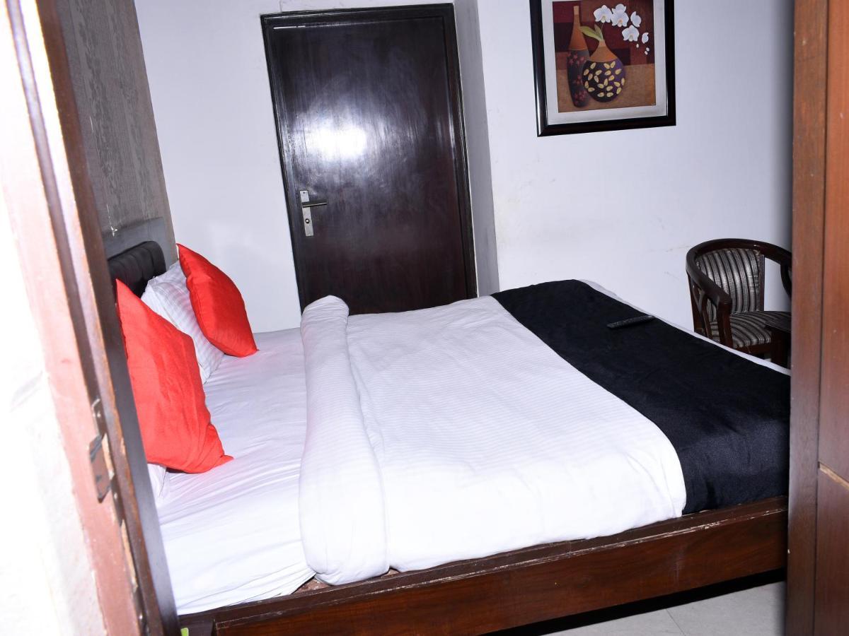 Hotel Flora Inn Gurgaon Buitenkant foto