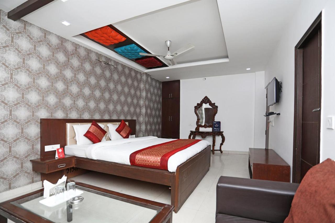 Hotel Flora Inn Gurgaon Buitenkant foto