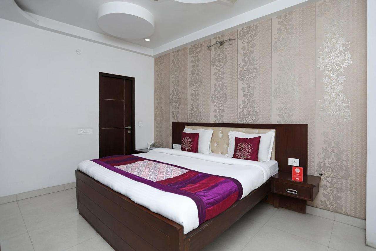 Hotel Flora Inn Gurgaon Buitenkant foto
