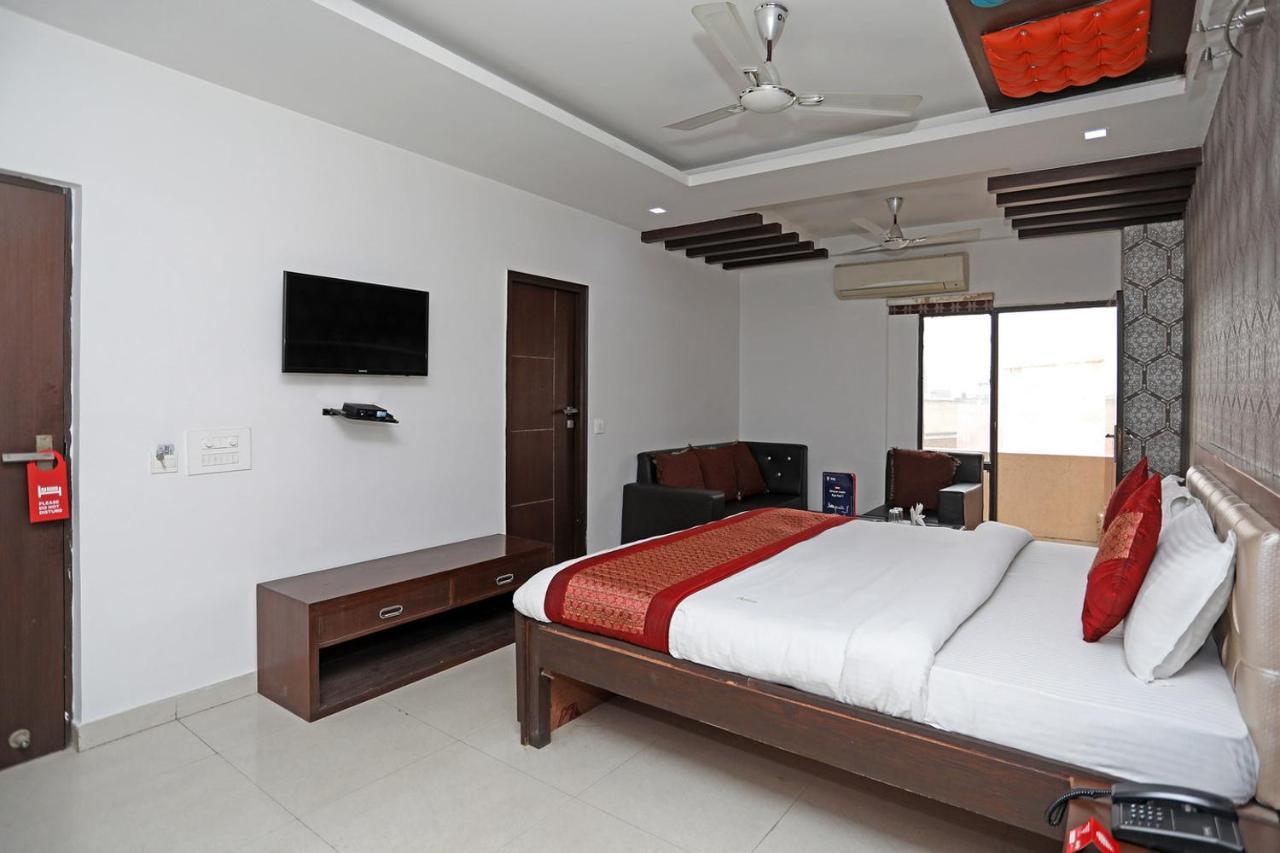 Hotel Flora Inn Gurgaon Buitenkant foto